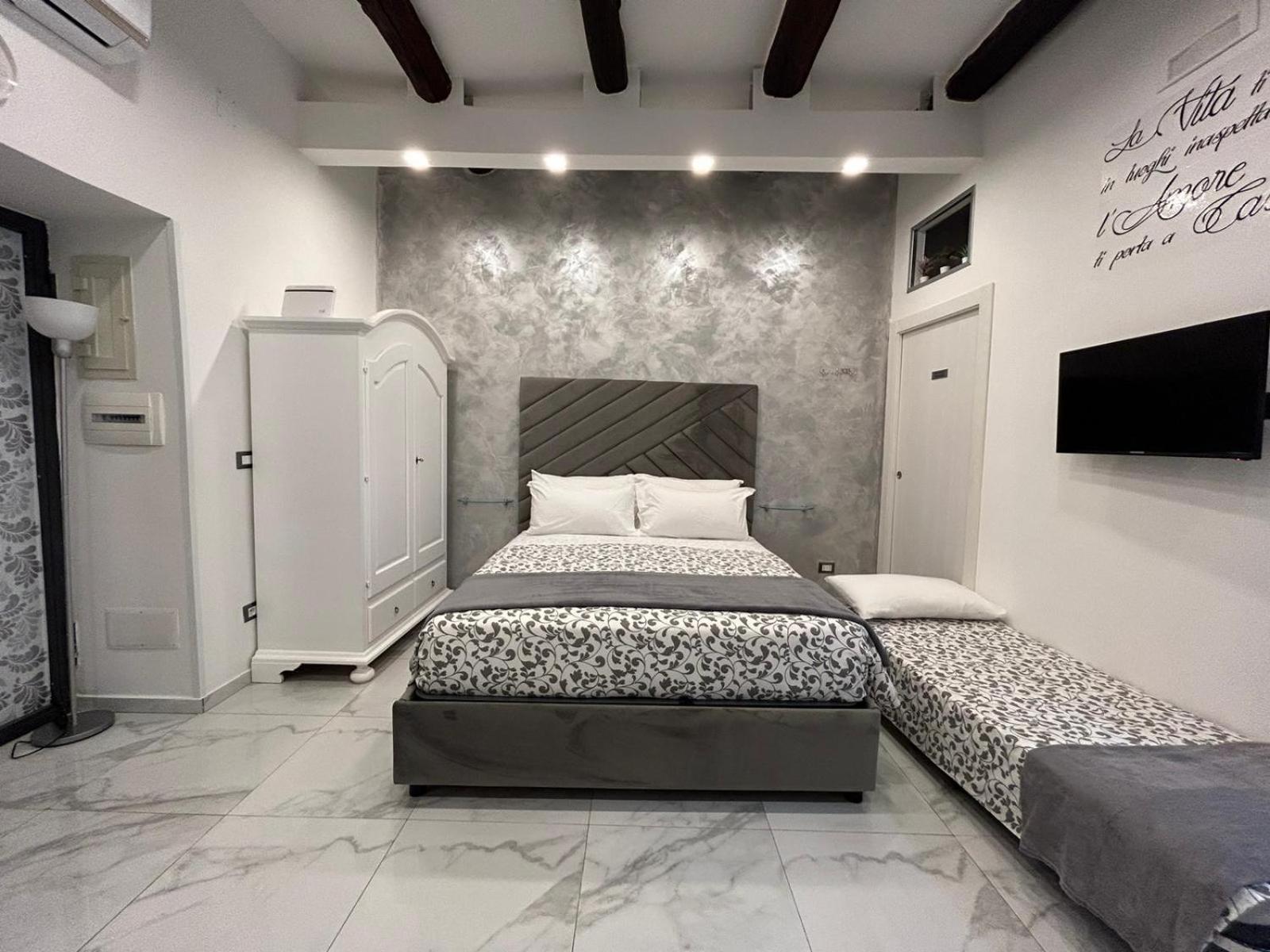 Villa Casa Tolentino Al Centro Di Napoli Exterior foto